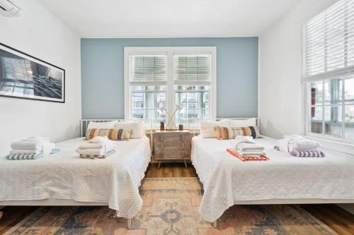 Folliday Inn - The Aguarama - Room 33