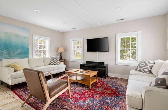 Folly Surf Shack - Close to Beach & Center Street!