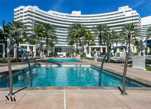 FontaineBleau Resort Ocean plus Bay View w Balcony