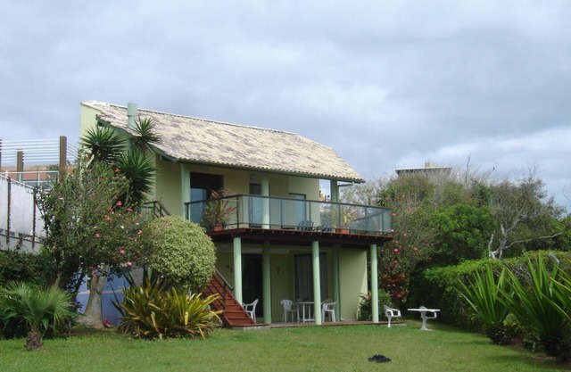 Foot on the sand. 3 bedroom house with 1 suite on the edge of Santinho Beach -