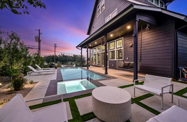 Football Fave - Lounge + Bar, Projector, Pool, Spa