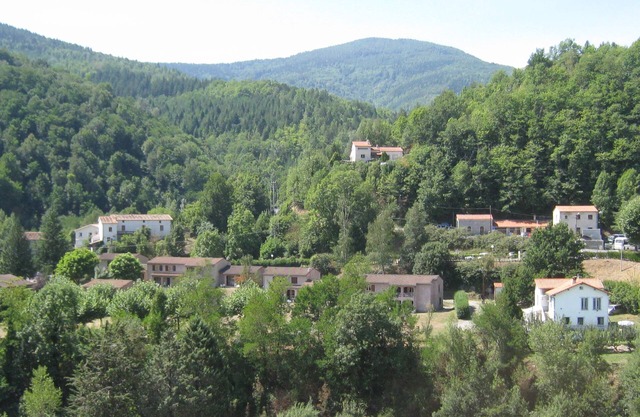 For hiking in the Pyrénées Orientales Rental of rooms for 2 or 3 people.