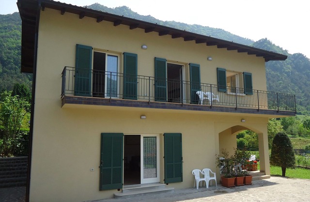 For the holiday with big family, friends or grandparents, only 500m to the lake