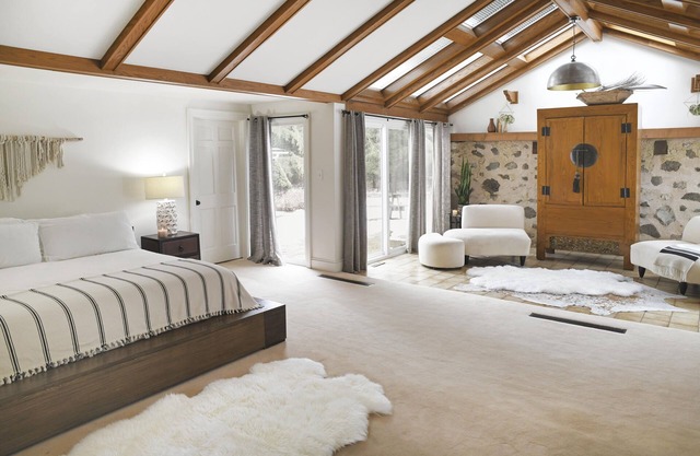 Forest and Farm 6BR Retreat, Modern and Spacious Farmhouse