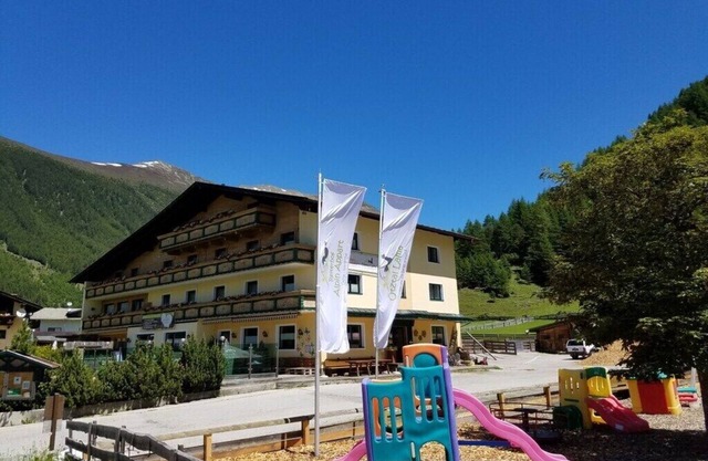 Forest hyacinth/riding stable Alpin Appart