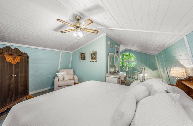 Forget-Me-Knot Cottage at The Wilderness of Mentone adjoins the LRCNP