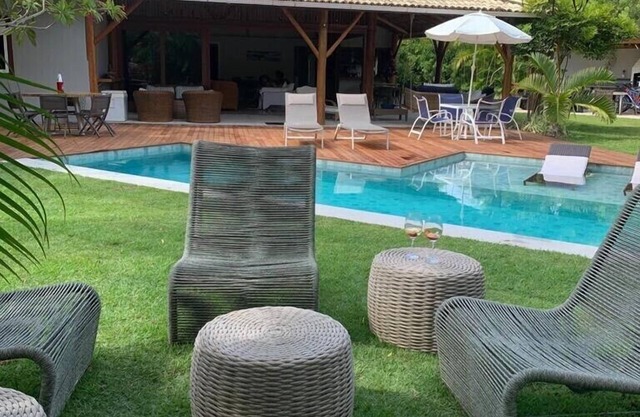 FORT BEACH HOUSE/5 BEDROOMS, 5 BATHROOMS + DEPENDENCE EMP. BEACH ACCESS