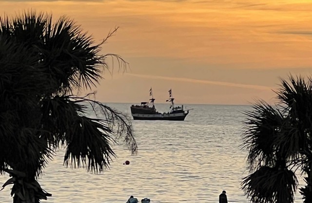 Fort Myers Beach - Peaceful, quiet and a short 5 minute walk to the beach!