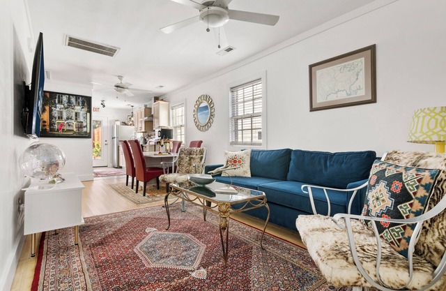 Fountain and Lanterns | Minutes to everything!