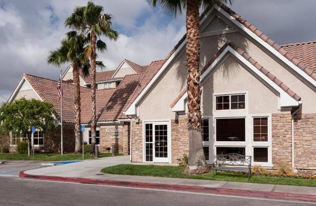 Four 1BR Suites Close to Glen Amphitheatre! Pets Allowed, Parking, Pool & Gym!