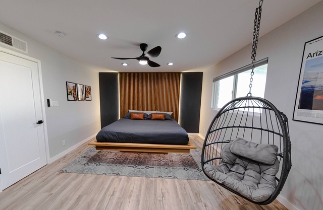 Four Palms | Pool BBQ Fire Pit | 5 min to Old Town