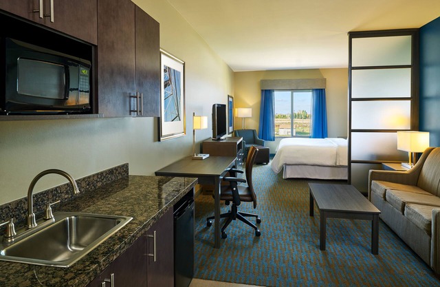 Four Points by Sheraton Williston