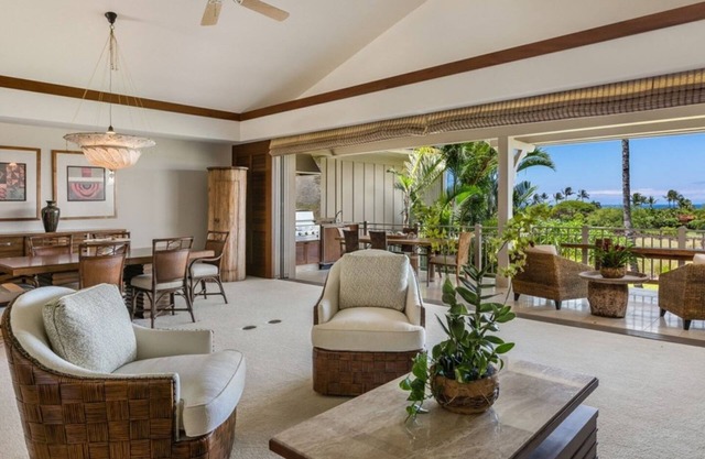Four Seasons Resort Hualalai at 4th Fairway, Ocean View with 2 Golf Carts
