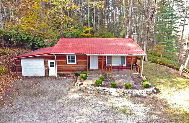 Fox Den - 3 Bedroom/2 Bath Vacation Rental