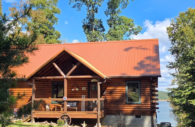 Fox Den – Peaceful Lakefront Cabin on Douglas Lake