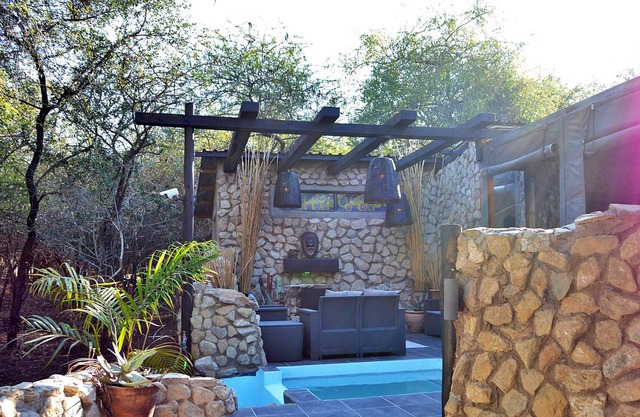 Foxy Crocodile Bush Retreat