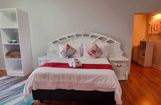 Francin's is nestled at the foot of the Kogelberg mountain with a seaview.