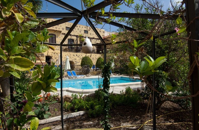 Frangipani Cottage - Boutique self-catering cottage with saltwater heated pool