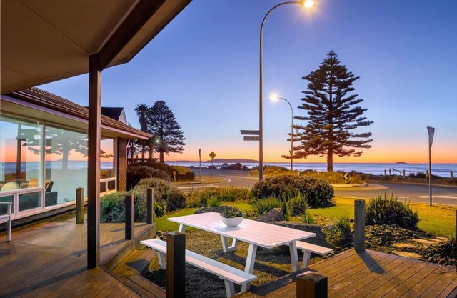 Frankies Beach House, family and pet friendly