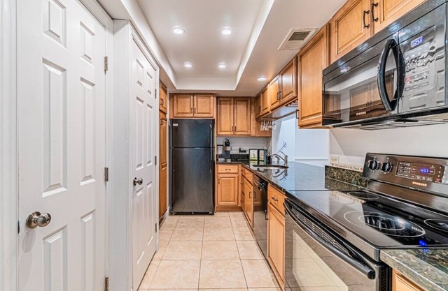 FREE BIKES | Shelter Cove | Walk to Shopping & Restaurants | Marina Views