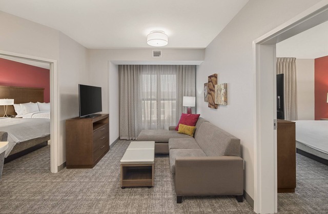 Free Breakfast Buffet. Pool. Suite Near Florence Center.