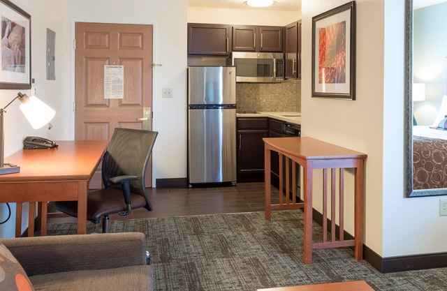 Free Breakfast + Fully Equipped Studio