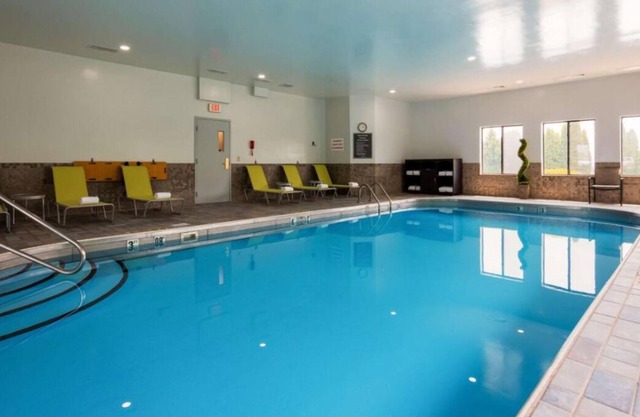 Free Breakfast & Parking! 4 Serene Units, Minutes to Ohio Valley Mall, Pool