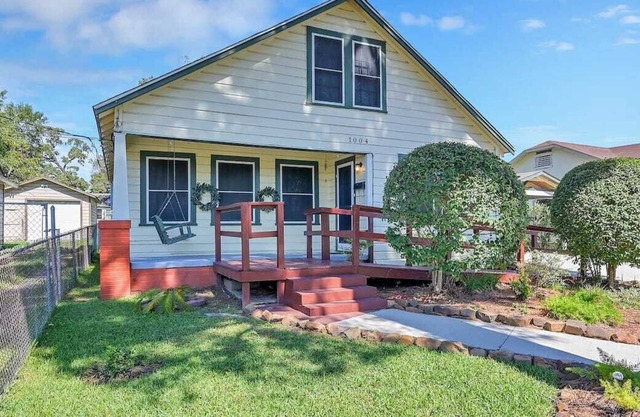 Free Coffee Wifi Smart TV all bdrms Fenced yard