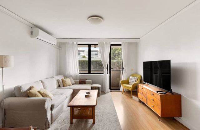 Free parking - spacious apartment near 48 tram