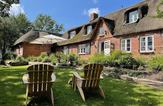 Freistehendes Reetdach-haus "diedeichkate" in Tating für 12 Personen