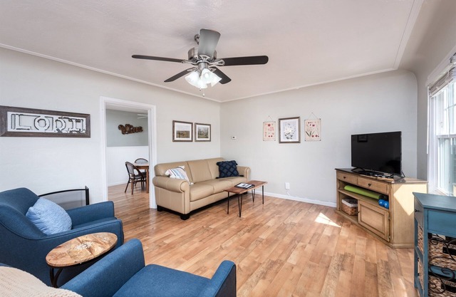 French Oak Cottage | 6-Min Walk to Downtown Wine, Food, & Music | Pet Friendly