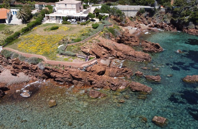 French Riviera, Magnificent ground floor villa feet in water, private sea access, 180 ° view