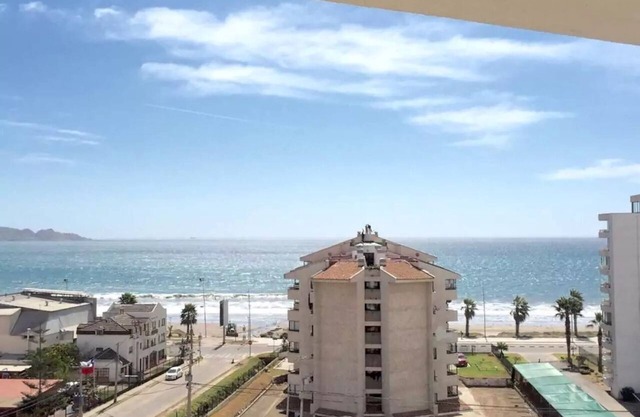 Frente al mar comodono cerca al casino.