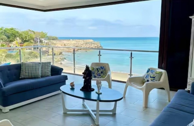 Frente al mar en Punta Blanca, con acceso directo a la playa y 5 habitaciones