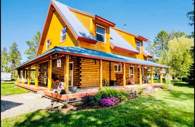 Fresh Log Cabin in Donnelly w/Game Room & Hot Tub