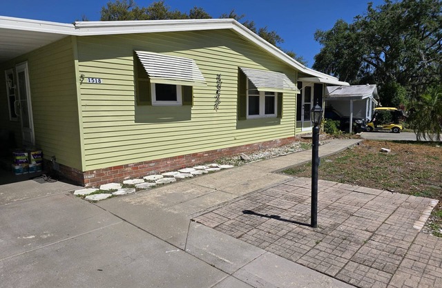 Fresh & Modern: Remodeled 2 Bedroom, 2 Bath in Florida!