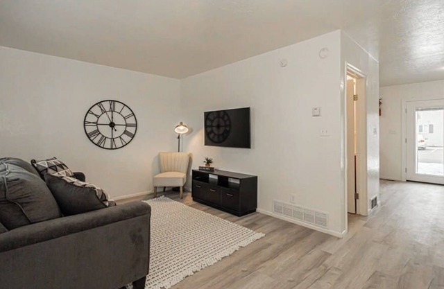 Freshly renovated condo 85mins to Yellowstone