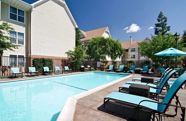 Fresno Hospitality: Enjoy Homely Comforts with Pool and Kitchen | Two Suites