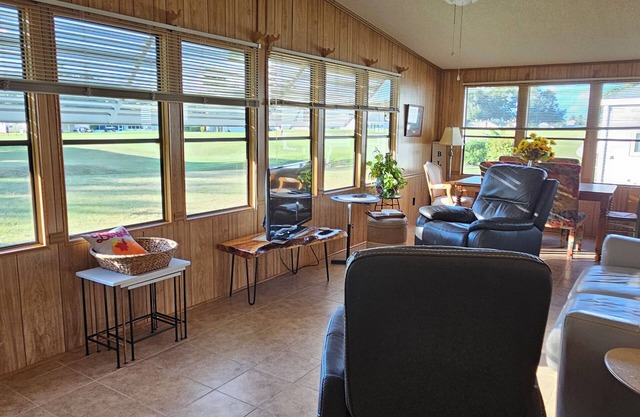 Friendliest Hometown-The Villages, Florida 2/2 Home on golf course. Golf & more!