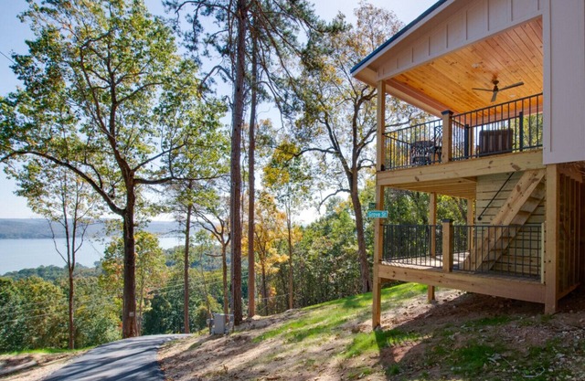 Friends-Themed Central Perk Cabin with Lake Views, Hot Tub, and Cozy Comfort