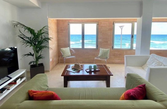 Frontón Galdar, G. C. Body board FREE WIFI