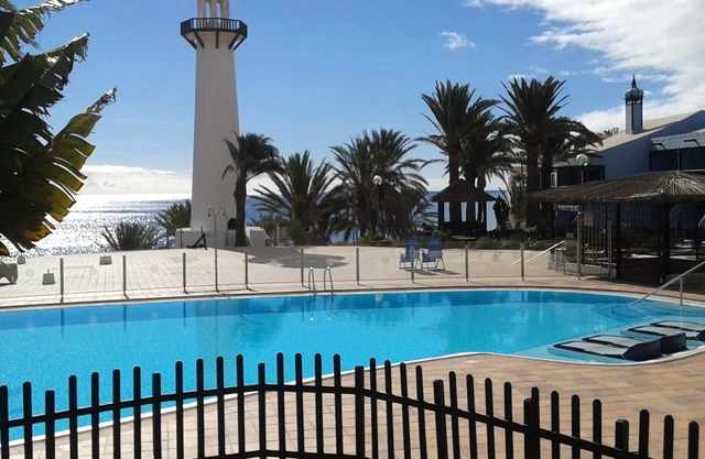 FRONTLINE WITH GARDEN