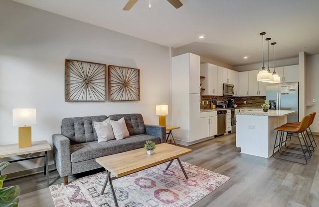 Frontdesk | 1 BR Apt near Birmingham Zoo