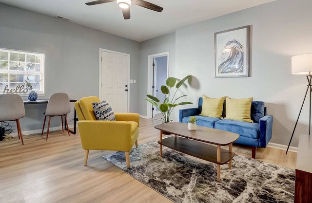 Frontdesk 2 BR House Near Cardinal Stadium