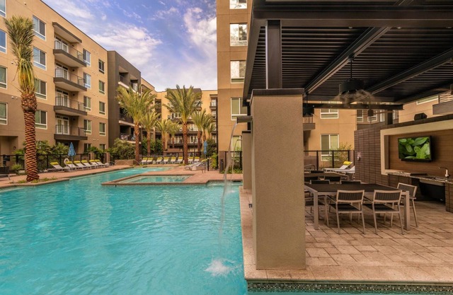 FRONTDESK Old Town Apts Scottsdale