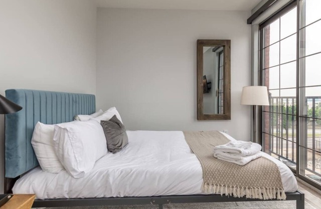 Frontdesk | Open Studio Apt near St Louis Arch