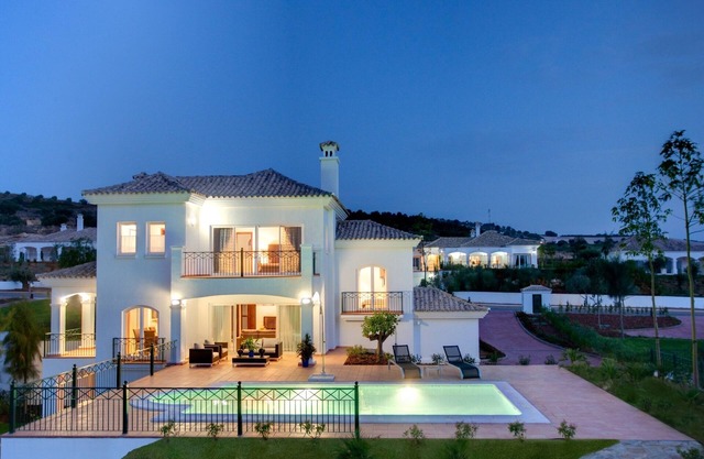 Frontine golf 4 bedroom villa with private pool and garden in a gated community