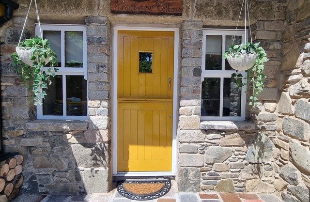 Frontview Cottage - Sleeps 6