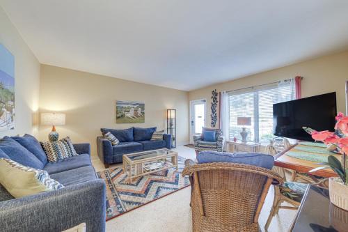 Ft Lauderdale Apt with Pool - 1 Mi to Beach Access!