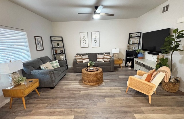 Full amenities in kitchen, bathroom and bedrooms with gym, Pool and Hot Tub